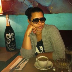 Meet your Posher, Hilda